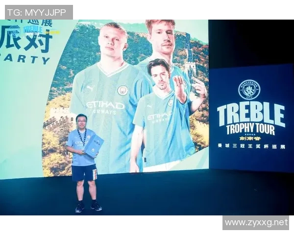 足球赛场激战正酣，豪门球队争夺冠军荣耀，球迷热情高涨激情四溢