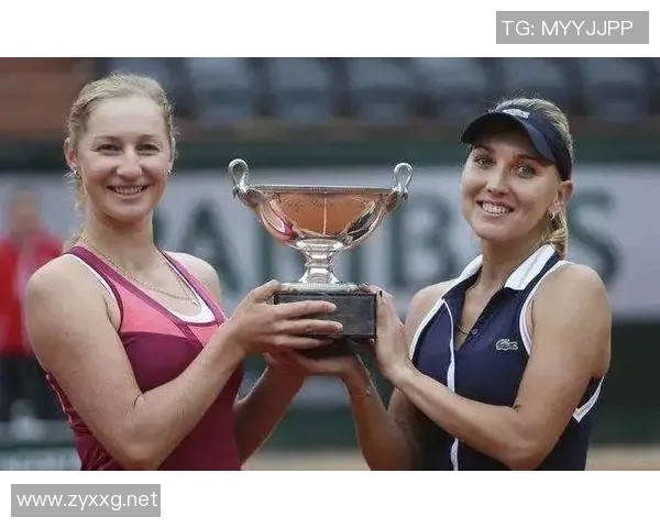 武汉羽毛球队的逆袭之路:从默默无闻到全国冠军的奋斗历程 武汉羽毛球队的逆袭之路:从默默无闻到全国冠军的奋斗历程